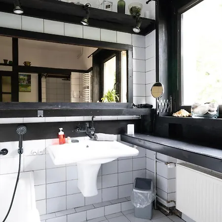 Exclusive 3city In With Swimming Pool And Parking By Renters Apartment *